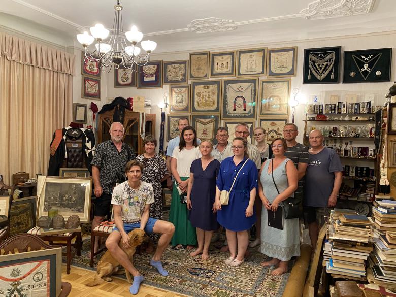 The first excursions to the museum's collection take place before its opening
